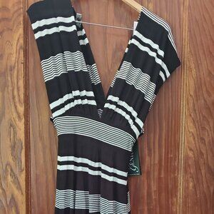 NWT White House Black Market Genius Dress Convertible Travel Dress!  Sz 6